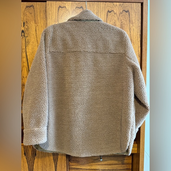 Ali Golden Shearling shacket - Picture 5 of 7